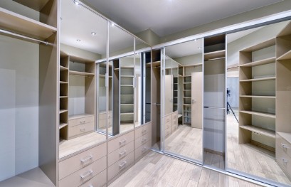 Dressing room with sliding doors compartment