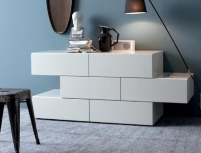 Stylish white chest of drawers
